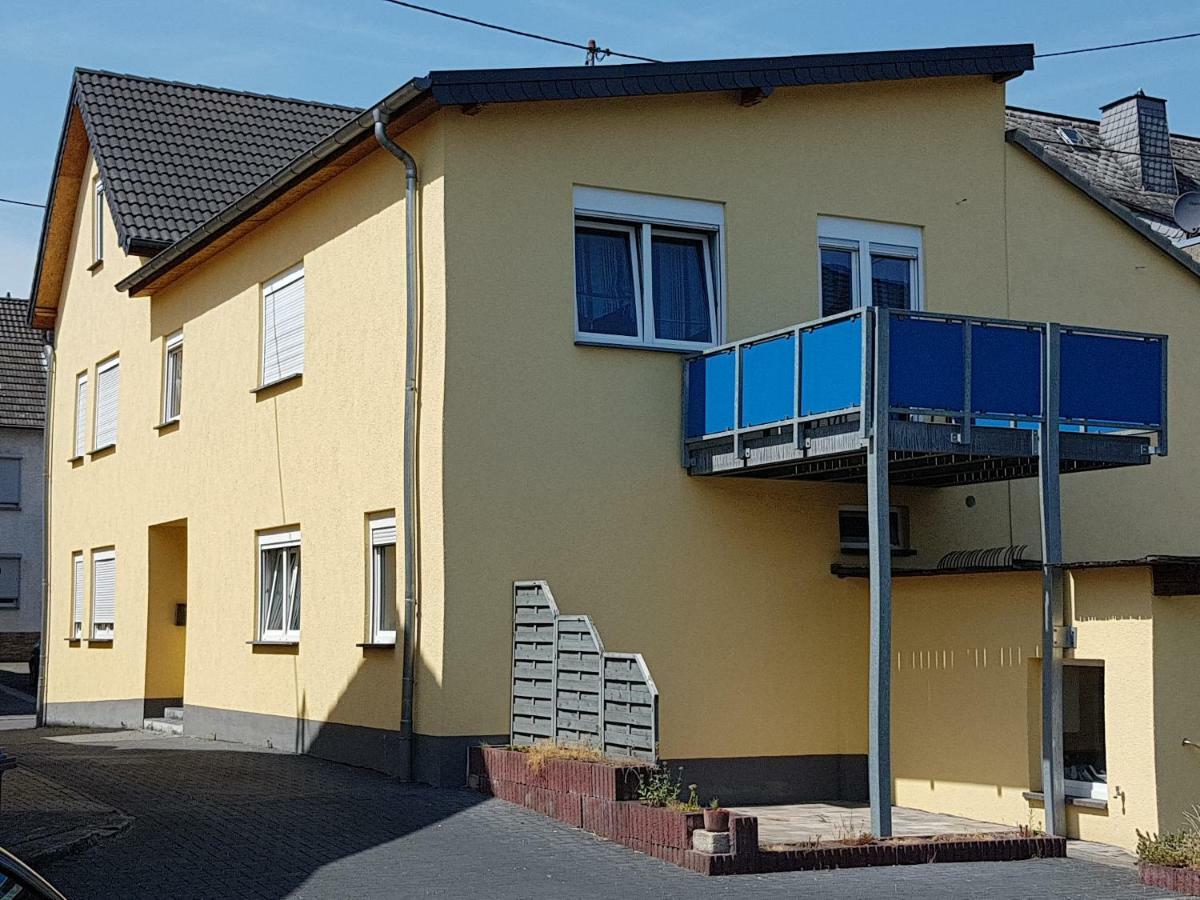Vulkanpark-Ferienwohnung Karibic Nickenich Exteriör bild