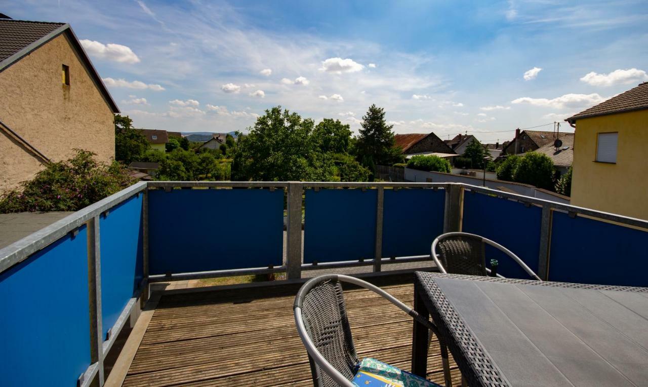 Vulkanpark-Ferienwohnung Karibic Nickenich Exteriör bild