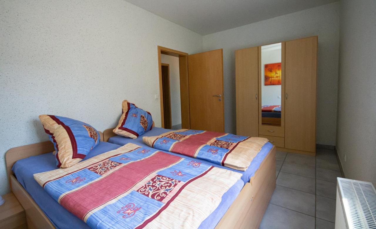 Vulkanpark-Ferienwohnung Karibic Nickenich Exteriör bild